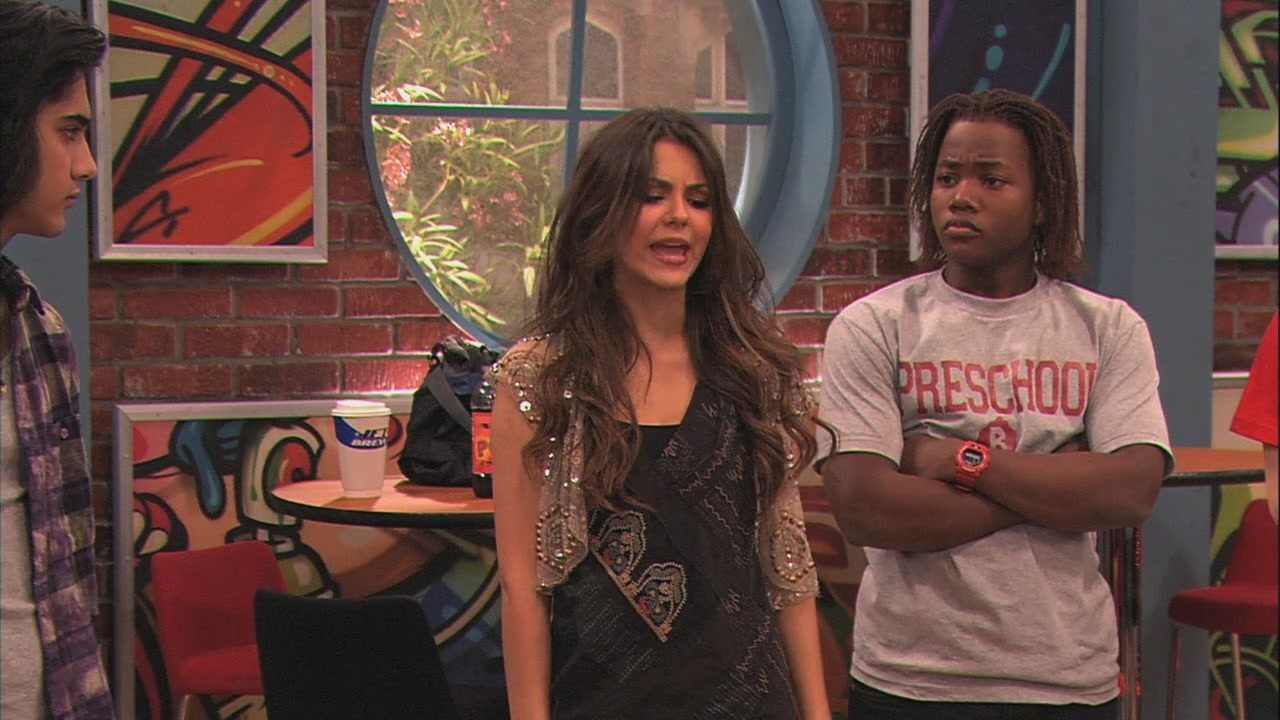 victoriajustice victorious111 okamicaps_350.JPG