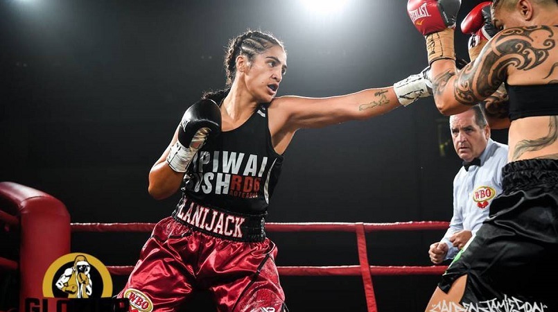 kiwi_lani_daniels_is_crowned_world_heavyweight_champion.jpg