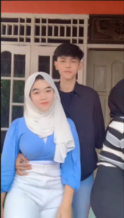 Seleb Tiktok Akirah Hijab Toge