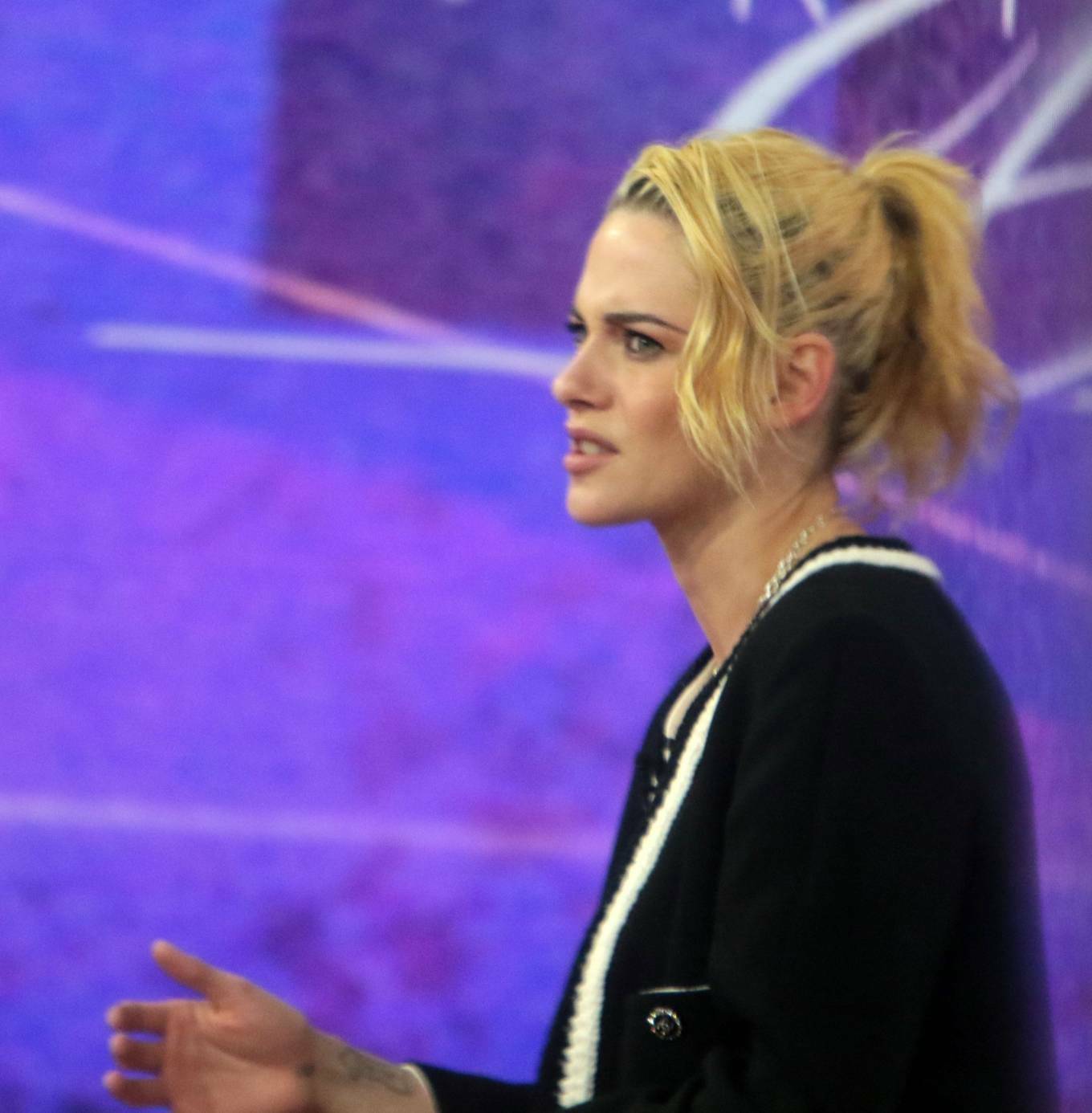 Kristen-Stewart---on-Today-show-in-New-York-City-36.jpg