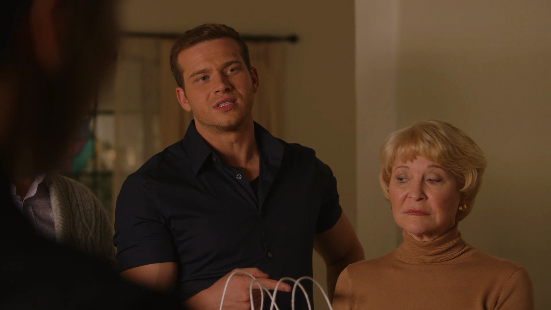 9-1-1.s06e10.1080p.web.h264-cakes.mkv_20230315_233613.384.png