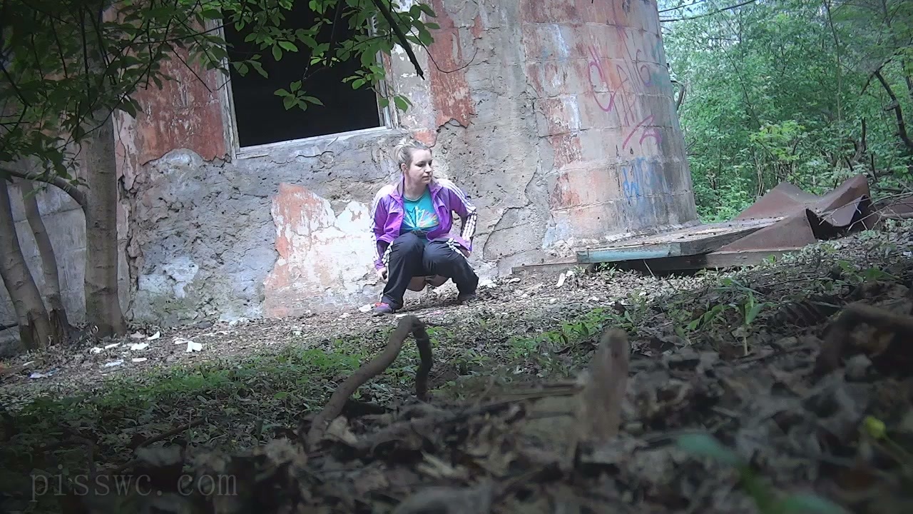 Outdoor Piss – PissWC No.2