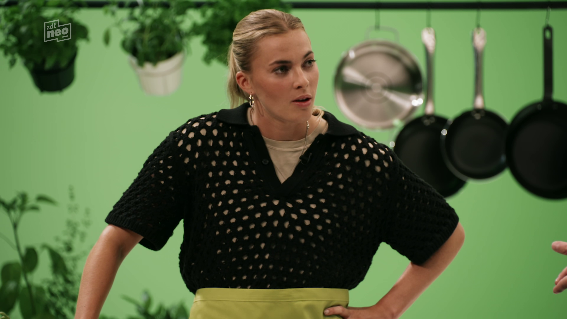 Laura Freigang - °ZDF BÖHMI BRUZELT° 21.07.2023 - 88X Caps_25.png