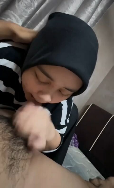 Video lucah tudung malay sedap BBW Fatima hisap batang