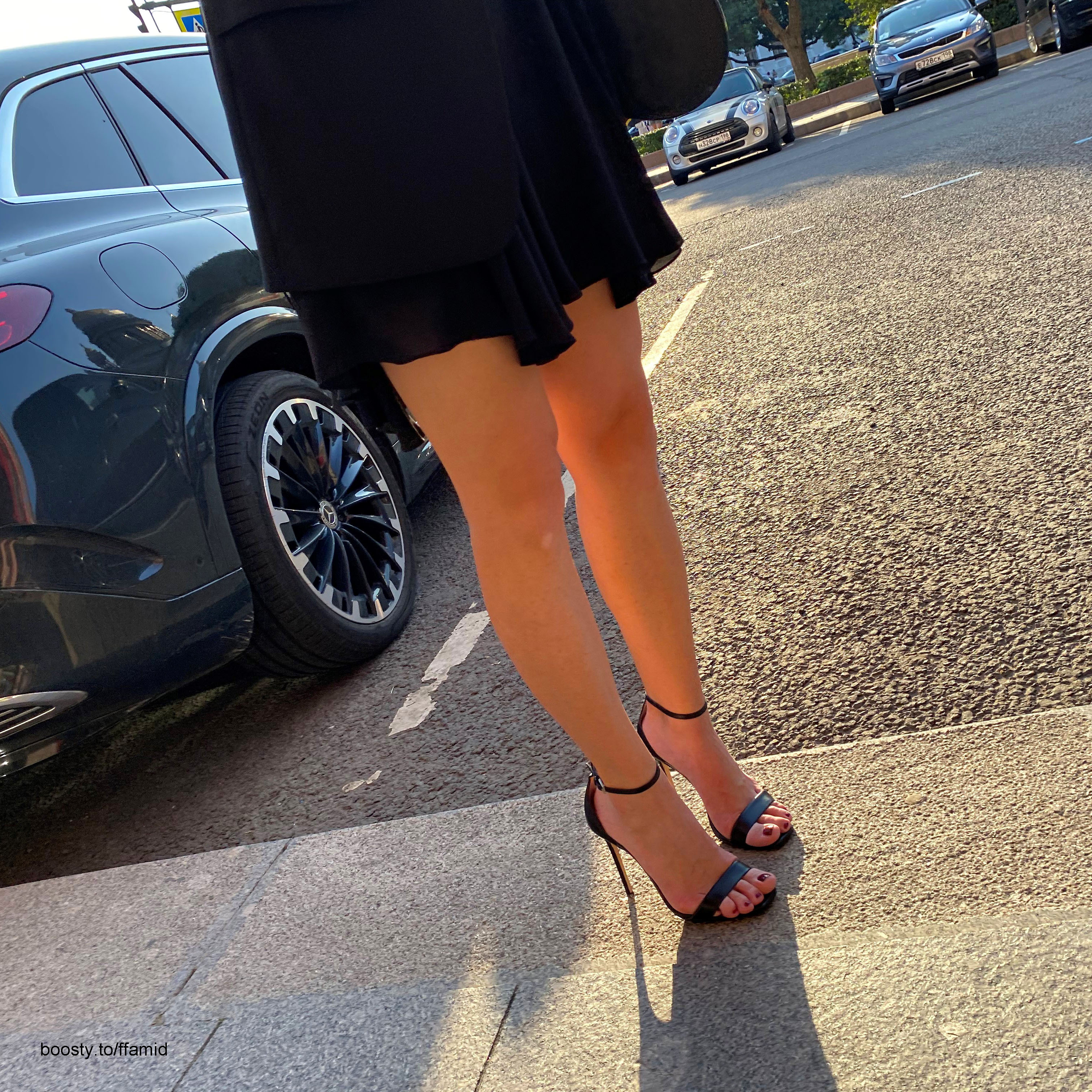 Candid legs and feet Candid legs and feet