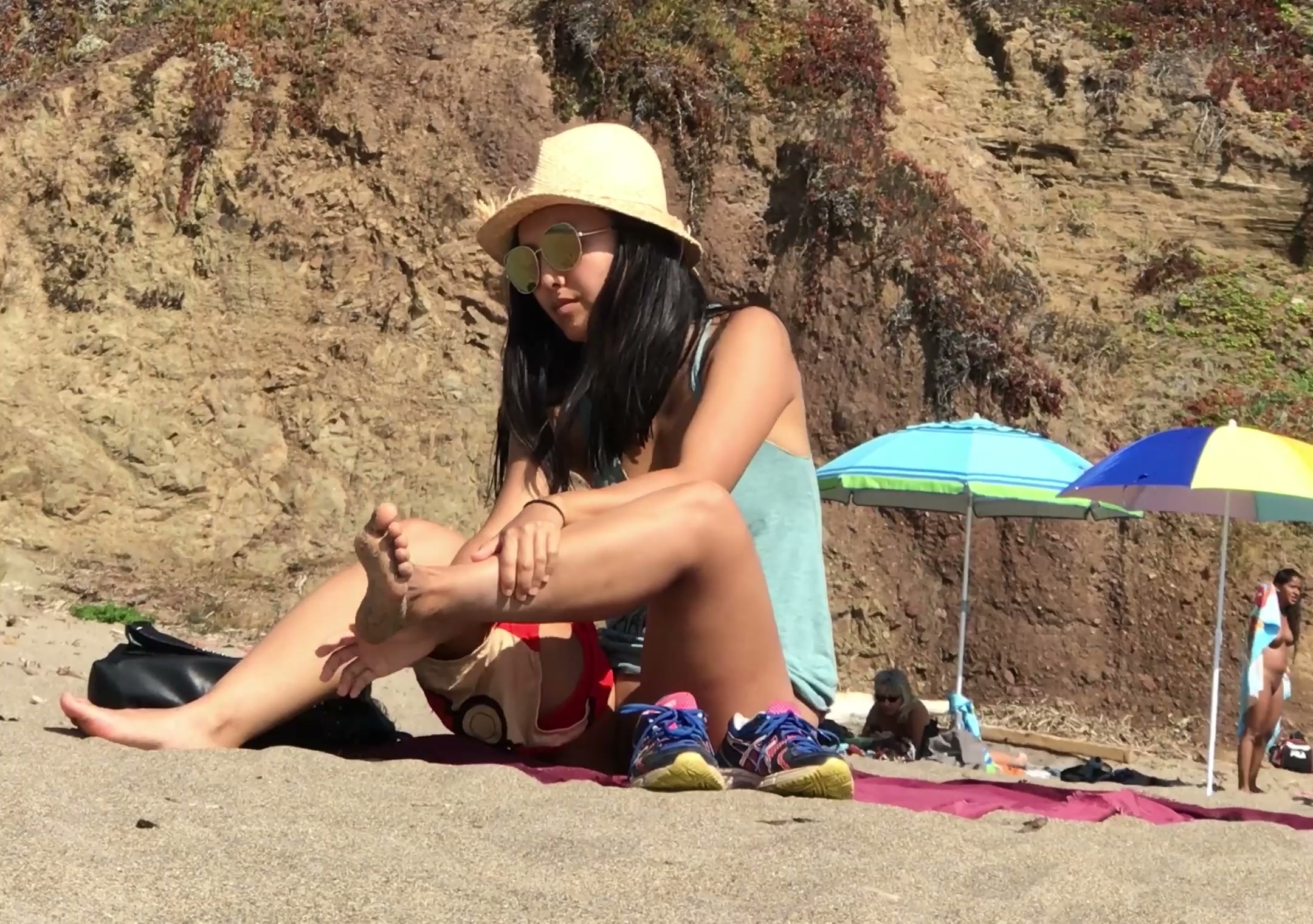 PREMIUM FREE – Beach Oops Pussy No.2