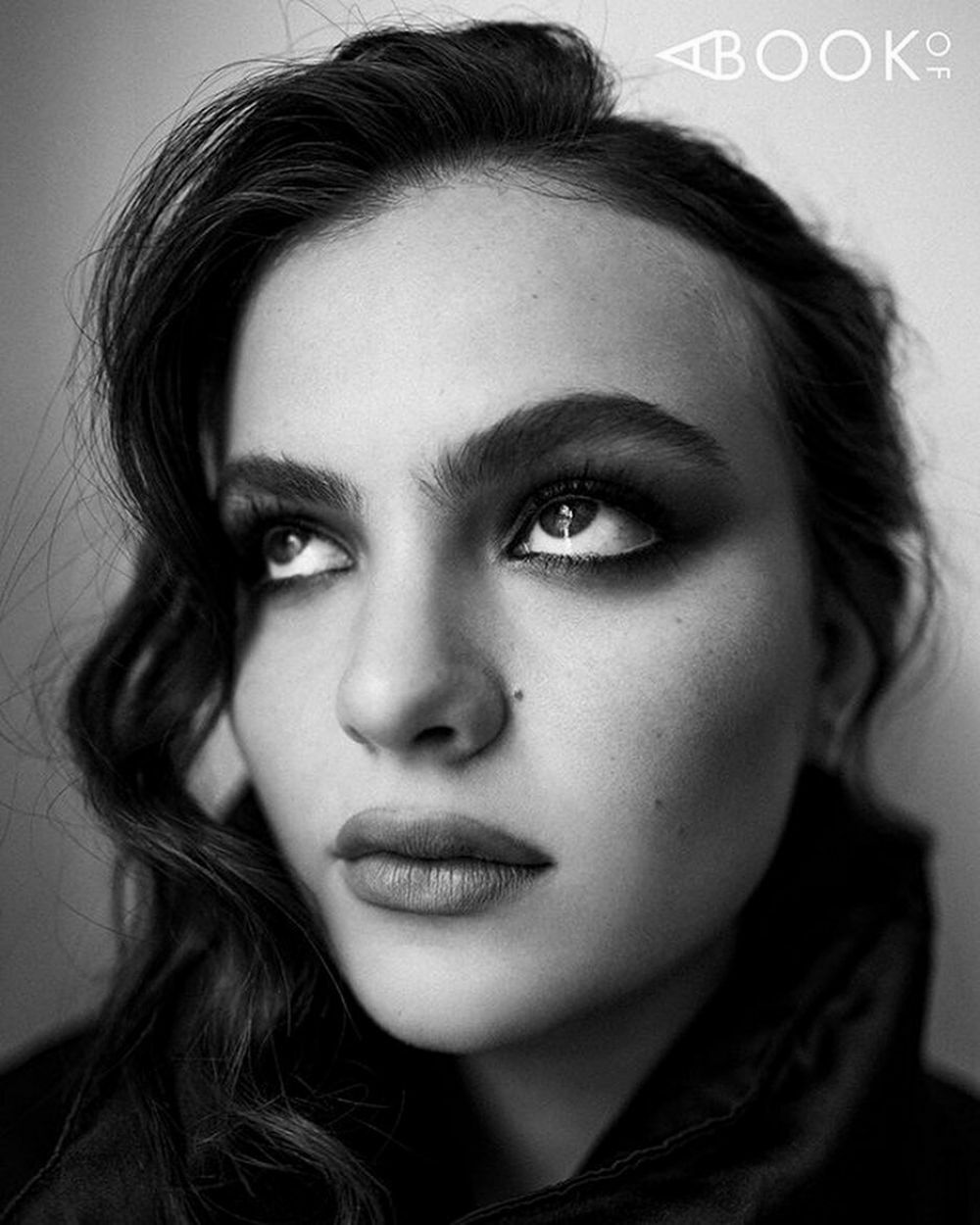 chiara-aurellia-in-a-book-of-magazine-november-2021-6.jpg