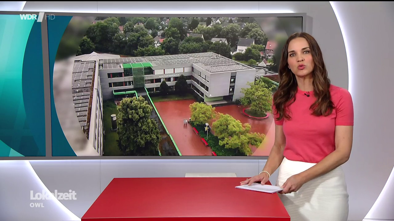 Kristina Sterz - °WDR Lokalzeit OWL° 11.06.2024 - 107X Caps_74.png