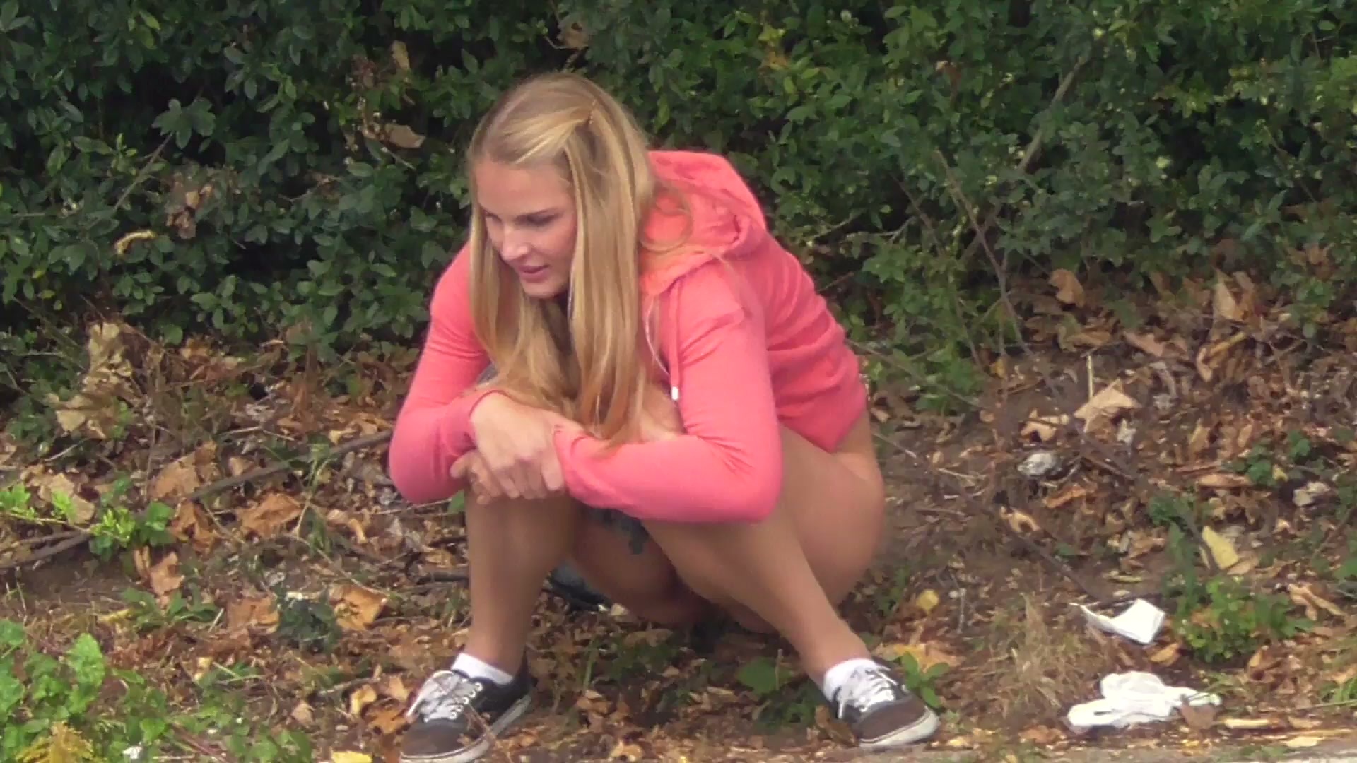 Oktoberfest Beer Festival Girls Pissing No.2