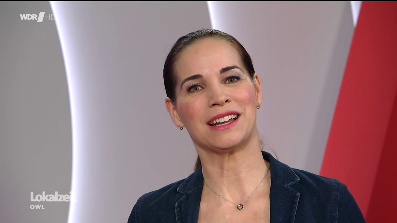 Kristina Sterz - °WDR Lokalzeit OWL° 24.04.2024 - 99X Caps_69.png