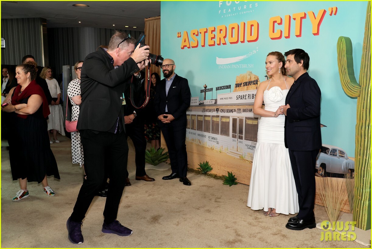 scarlett-johansson-maya-hawke-margot-robbie-more-asteroid-city-premiere-la-28.jpg