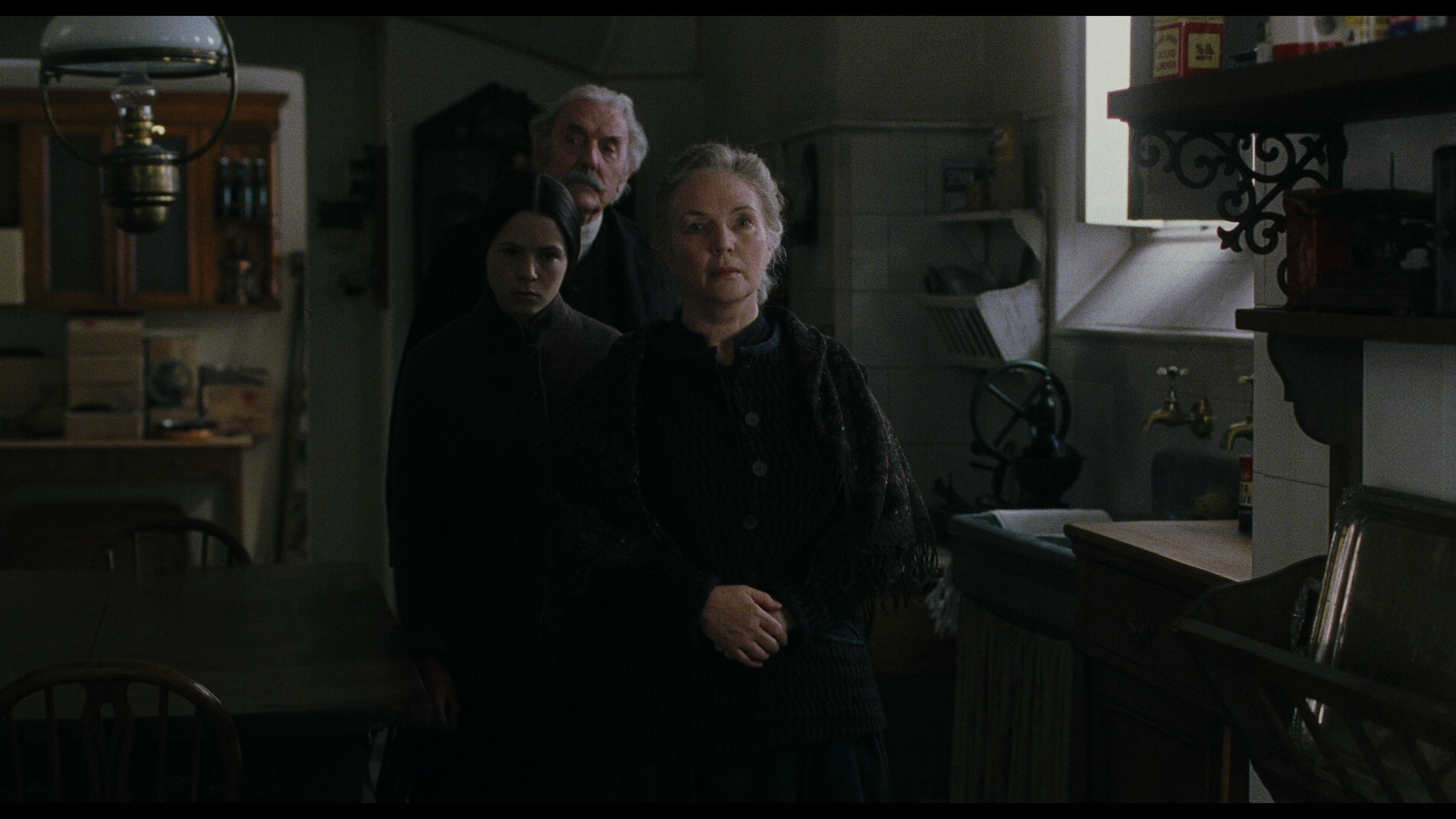 The Others 2021 US Criterion 4K UHD.mkv_snapshot_06.34.519.9459.png