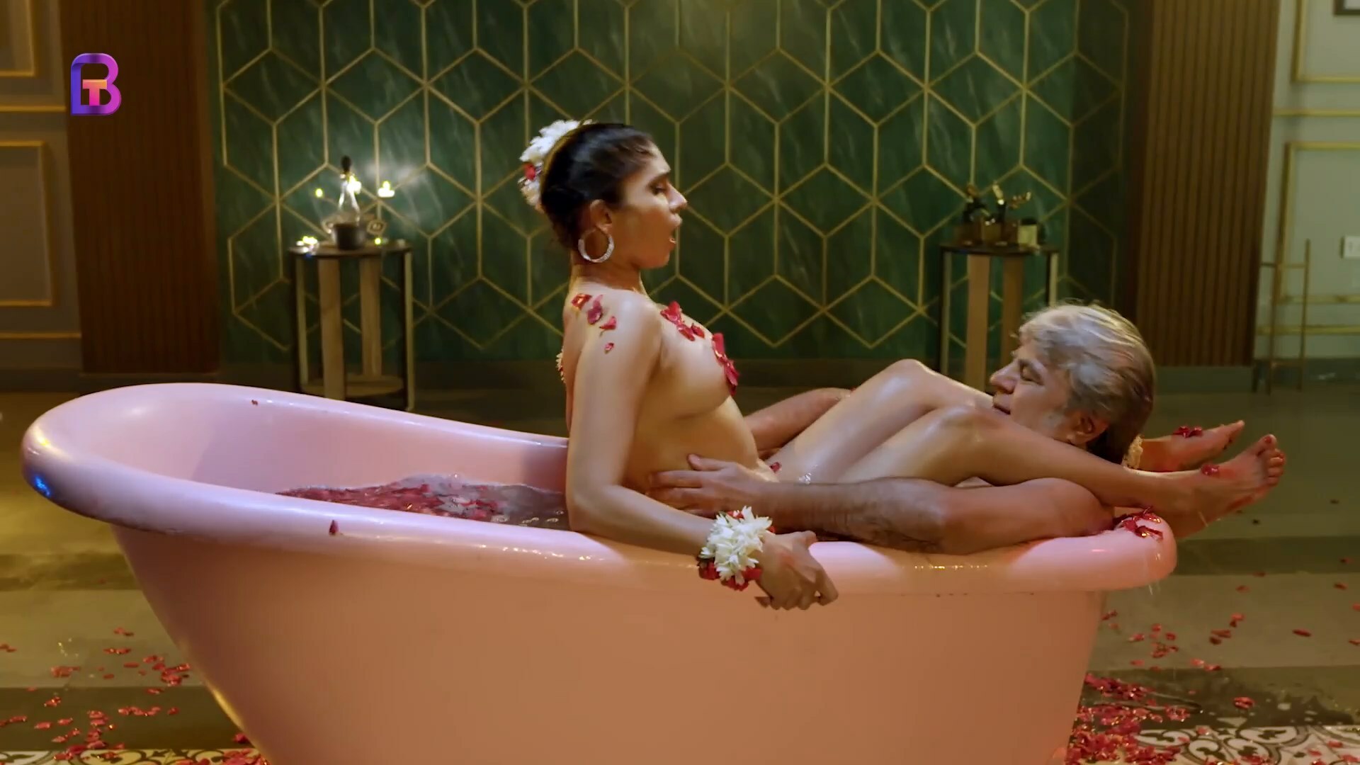 Mohini Massage Parlour Battameez Hindi