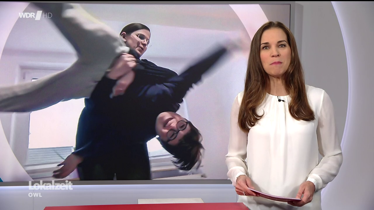 Kristina Sterz - °WDR Lokalzeit OWL° 16.10.2023 - 148X Caps_49.png