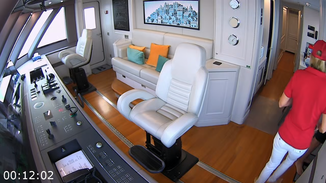 [Image: ME17VKUA_o.png]