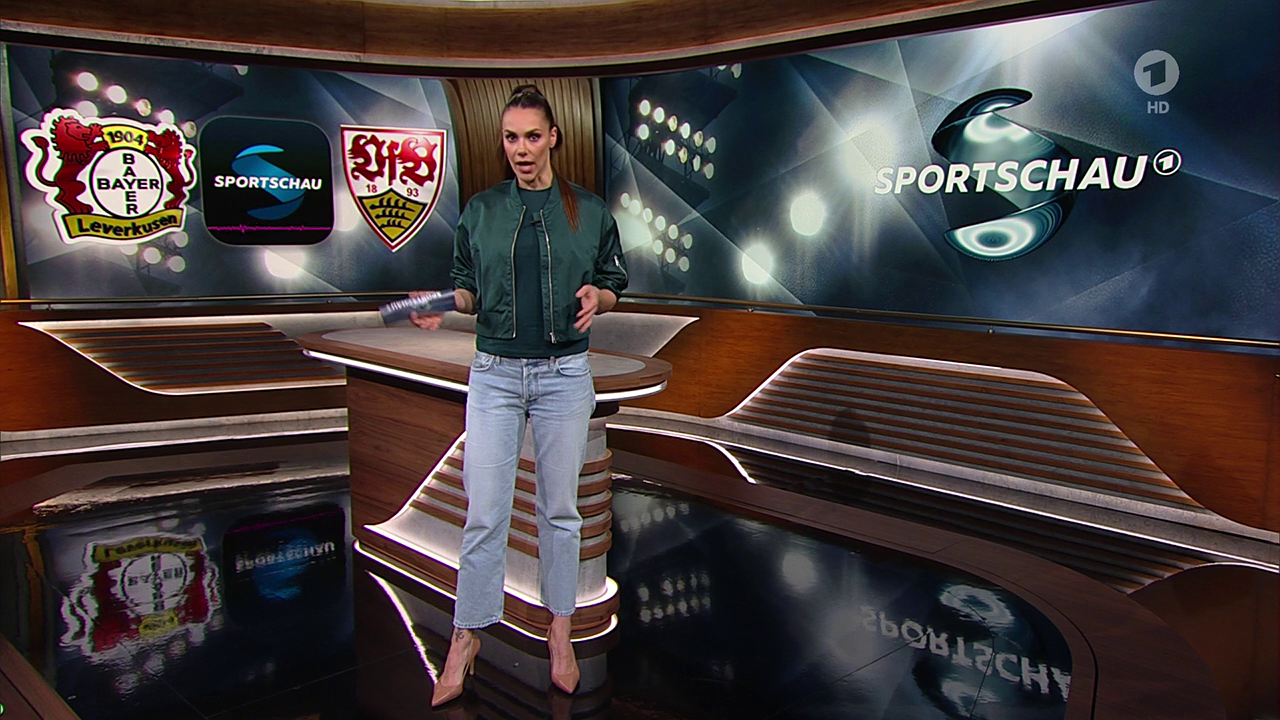 Esther Sedlaczek - °ARD Sportschau° 27.04.2024 - 58X Caps_47.png