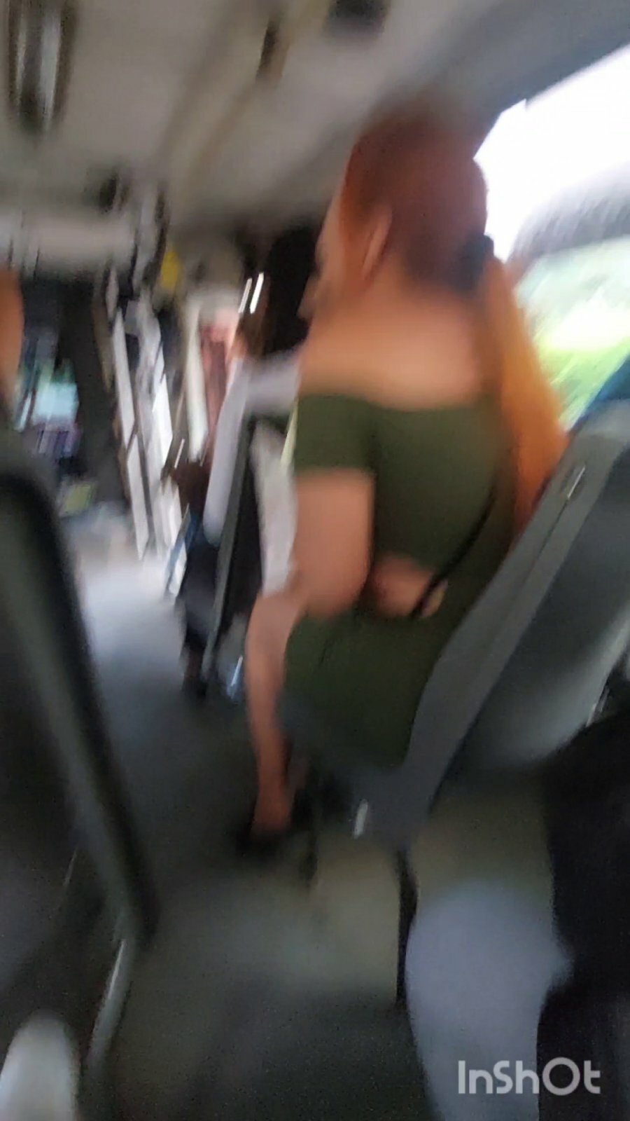 Sarathonson – Eating Egg Omelette, Poop, Piss on Bus (2.07 GB)