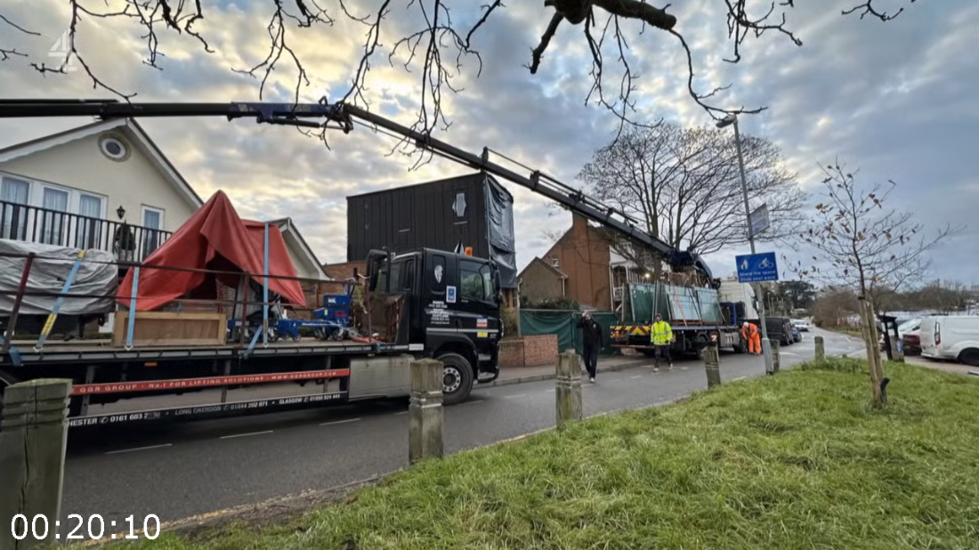 [Image: ME18CXUW_o.png]