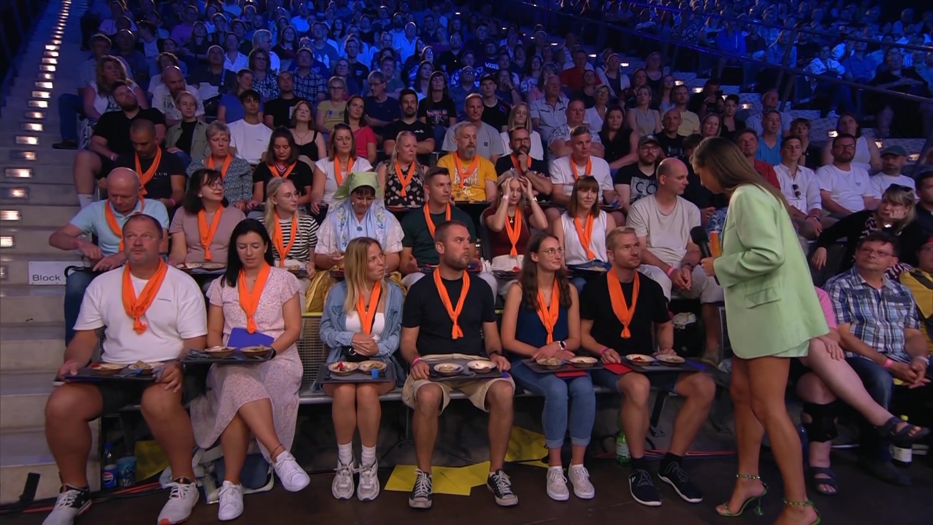 Laura Wontorra @ Deutschland grillt den Henssler S1E2 (6).jpg