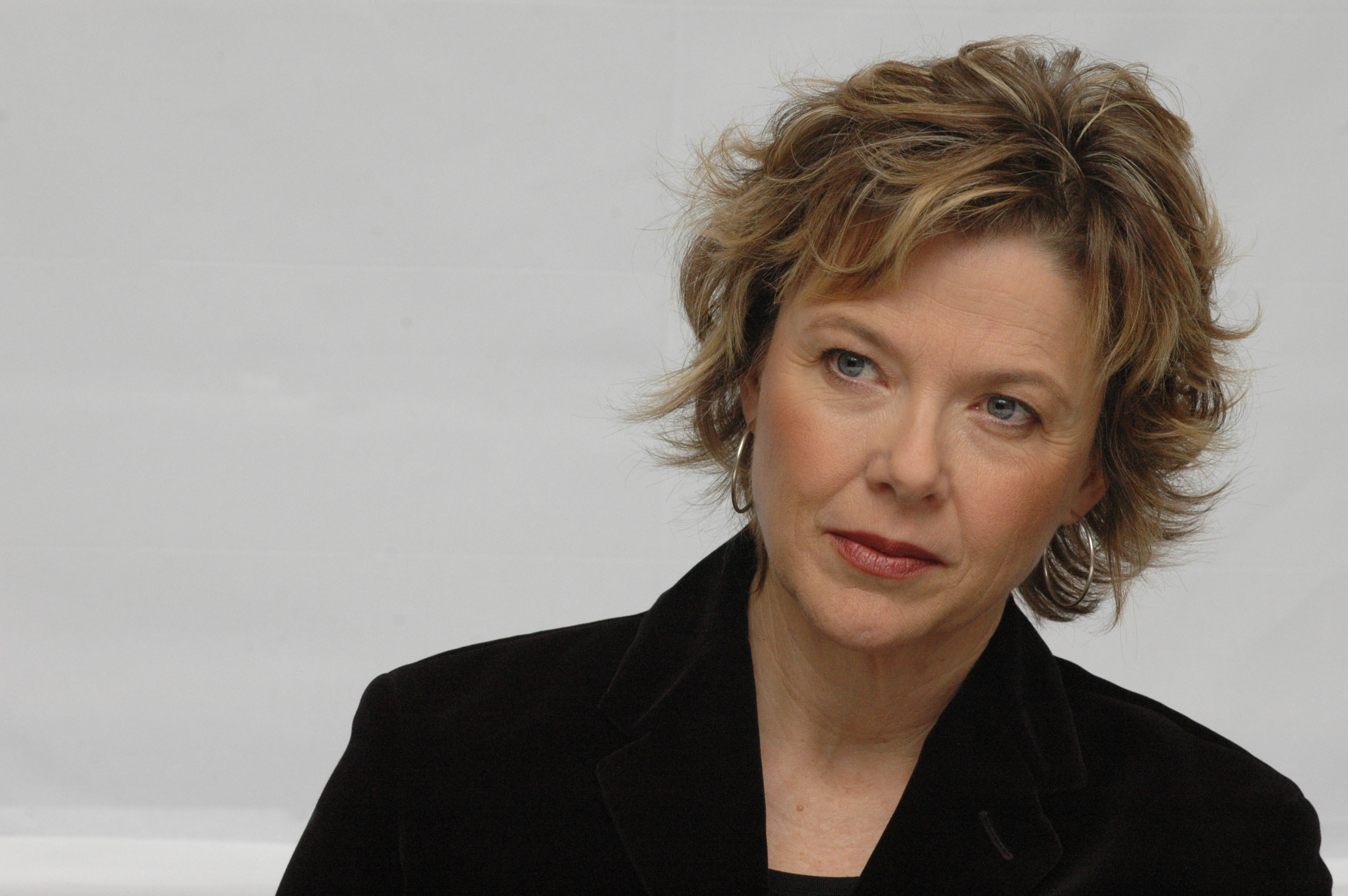 Annette_Bening_Yoram_Kahana_photoshoot_12.jpg