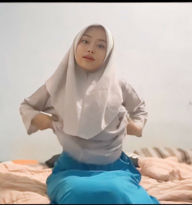 Hijab SMA Udah Diajarin Colmek Di Kamar