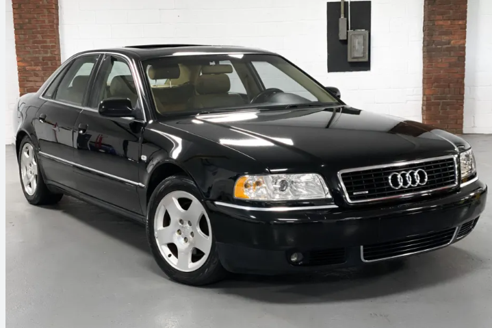 2000 Audi A8.png