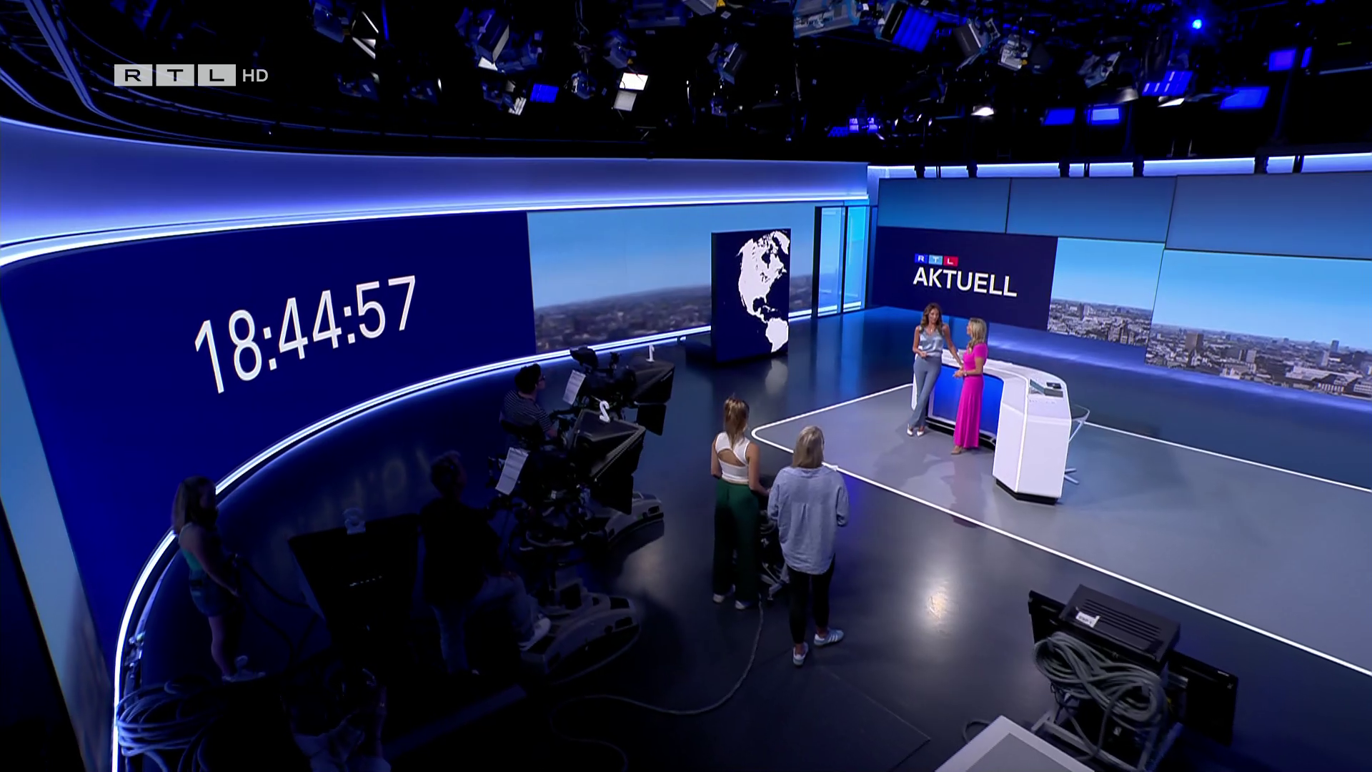 Roberta Bieling & Birgit von Bentzel - °RTL AKTUELL° 10.08.2024 - 107X Caps_05.png