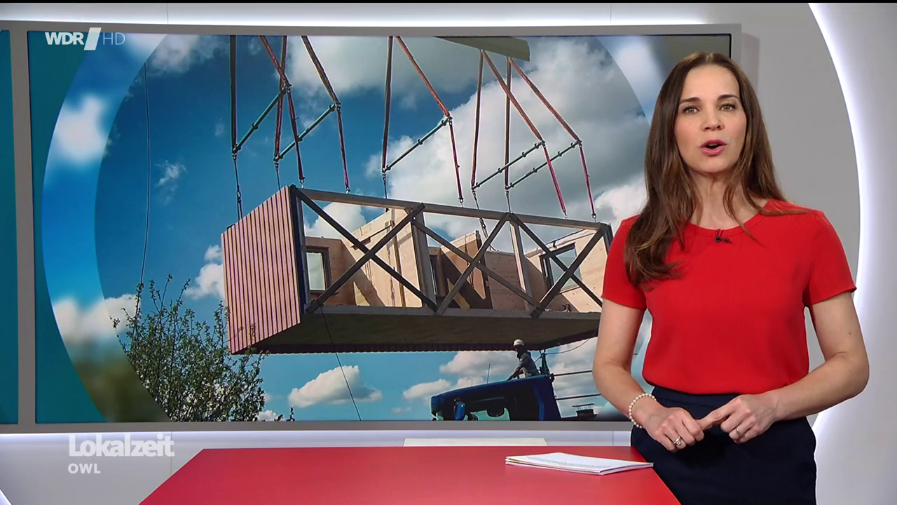 Kristina Sterz - °WDR Lokalzeit OWL° 06.05.2024 - 96X Caps_88.png