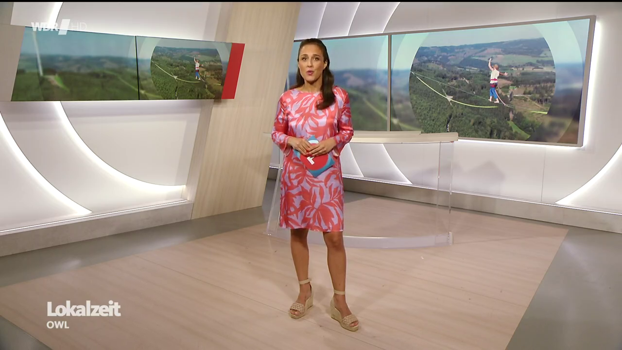 Nina Moghaddam - °WDR Lokalzeit OWL° 14.08.2024 - 127X Caps_101.png