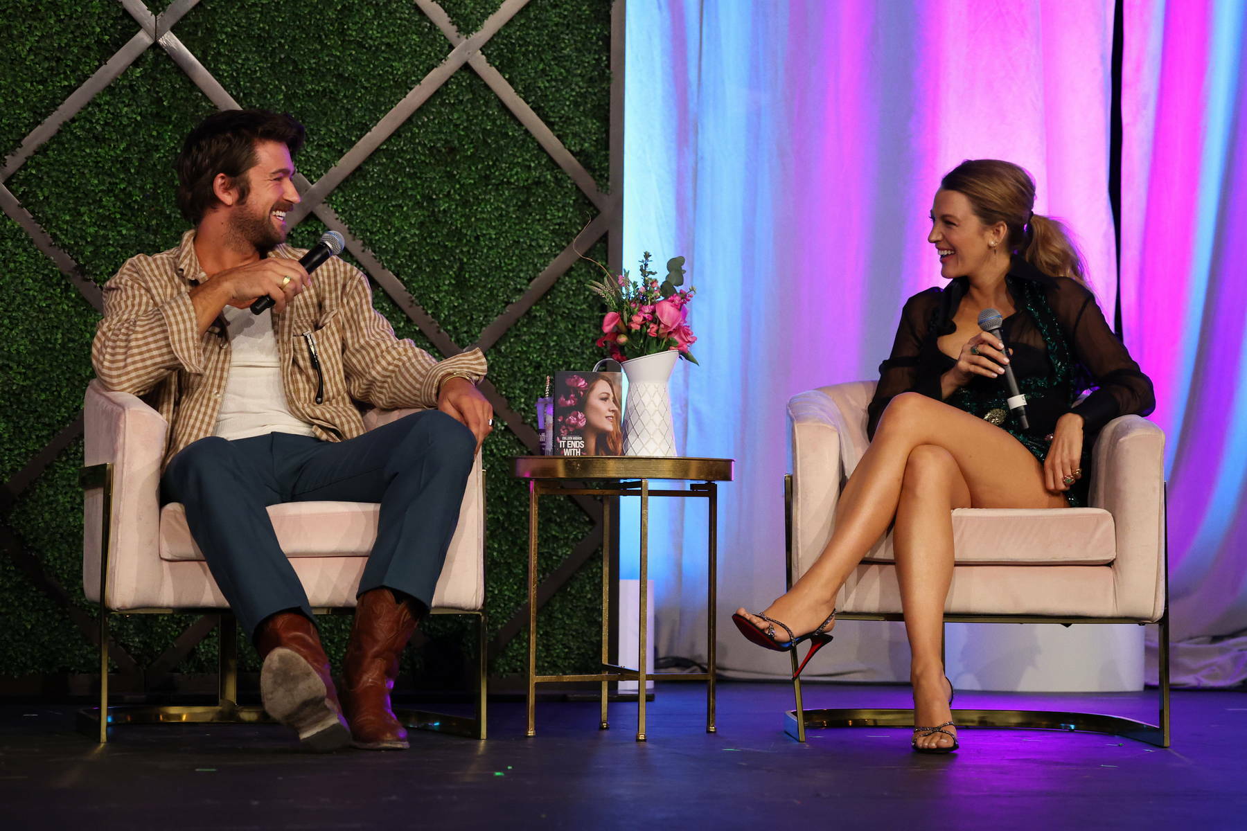 Blake-Lively-attends-Book-Bonanza-for-It-Ends-With-Us-at-Gaylord-Texan-Resort-Con (5).jpg