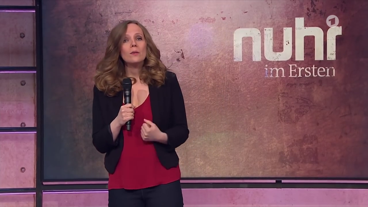 Sarah Bosetti - °ARD nuhr im Ersten° 22.04.2021 - 125X Caps_80.png