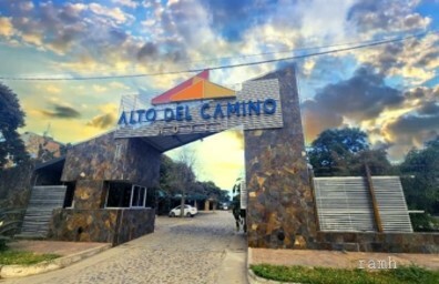Entrada del Hotel Alto del Camino