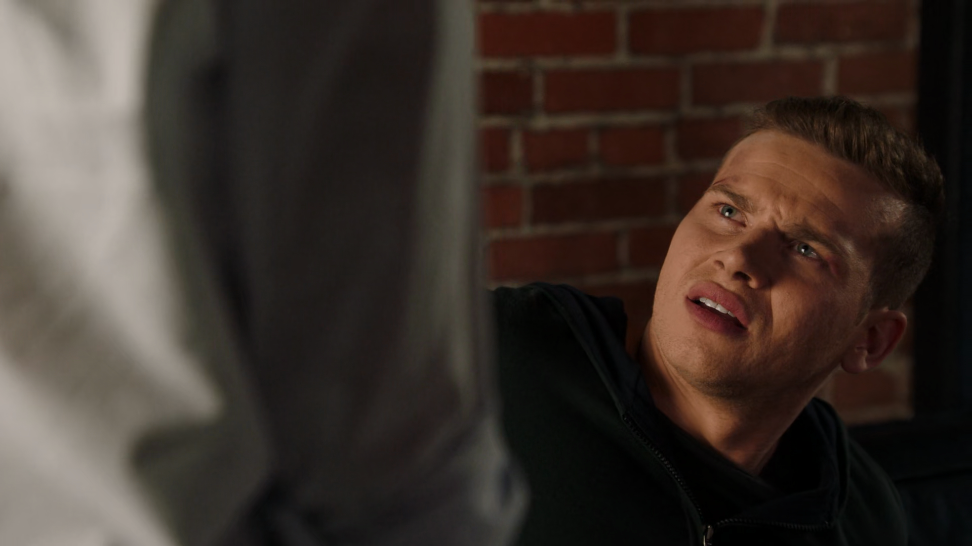 9-1-1.S02E18.1080p.WEBRip.x265-RARBG.mp4_20240428_203515.331.png