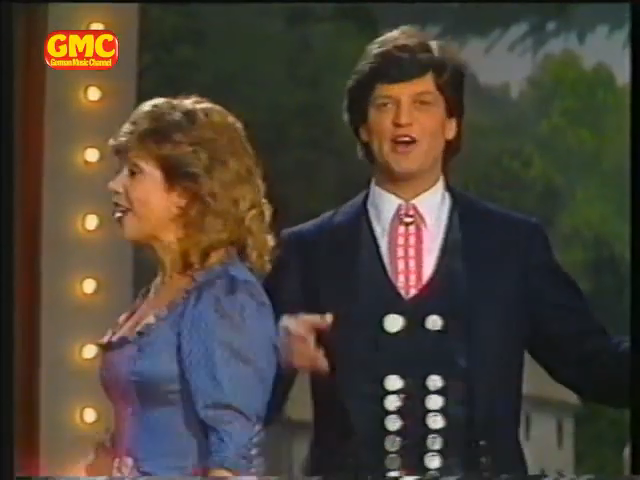Marianne & Michael - Blau blüht der Enzian _ Ja, mir san mit'm Radl da 0-33 screenshot.png