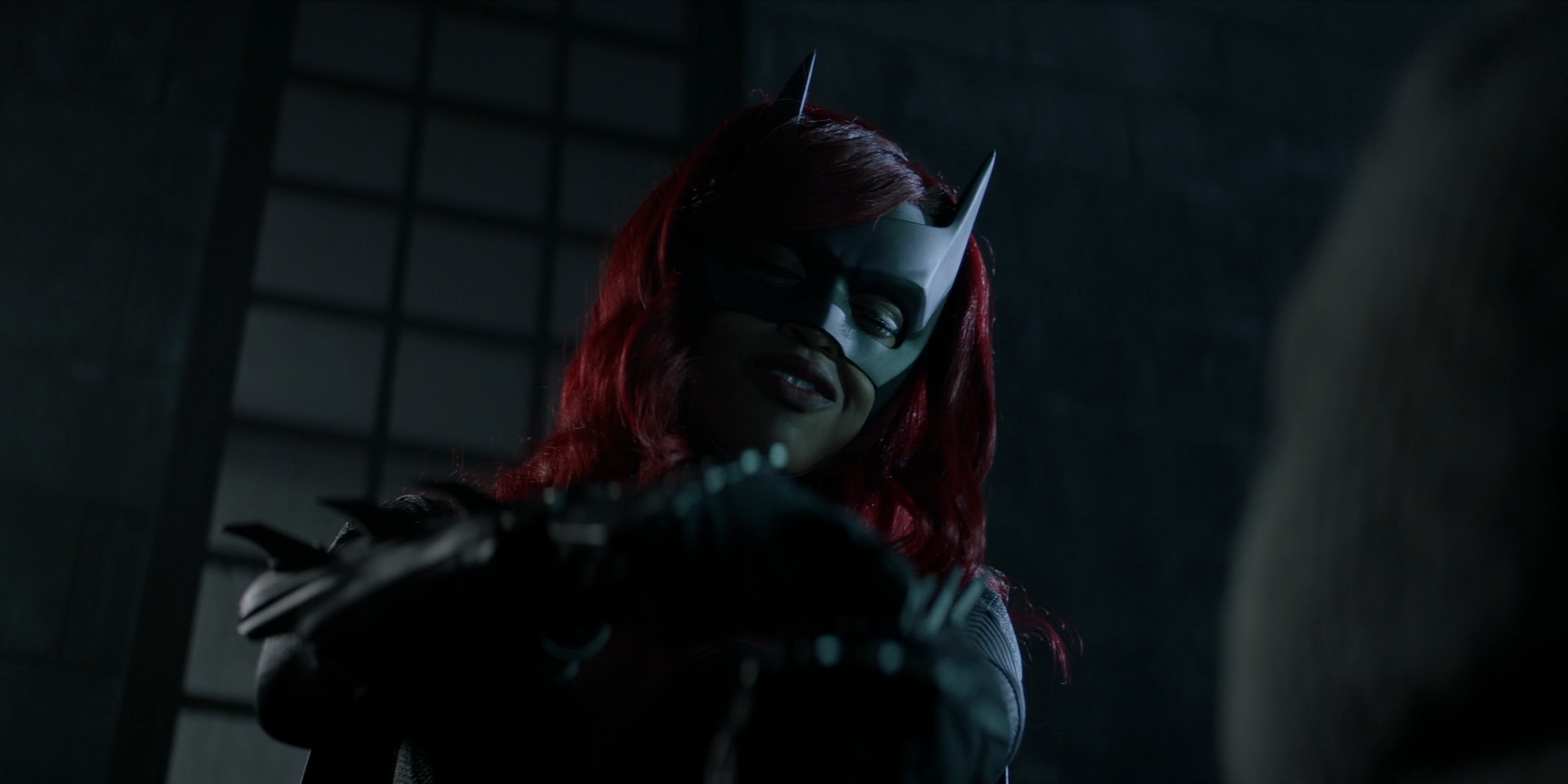 Batwoman.S02E01.Che.cosa.e.successo.a.Kate.Kane.ITA.ENG.1080p.BluRay.x264-MeM.GP.mkv_snapshot_14.37_[2022.07.17_13.39.01].png