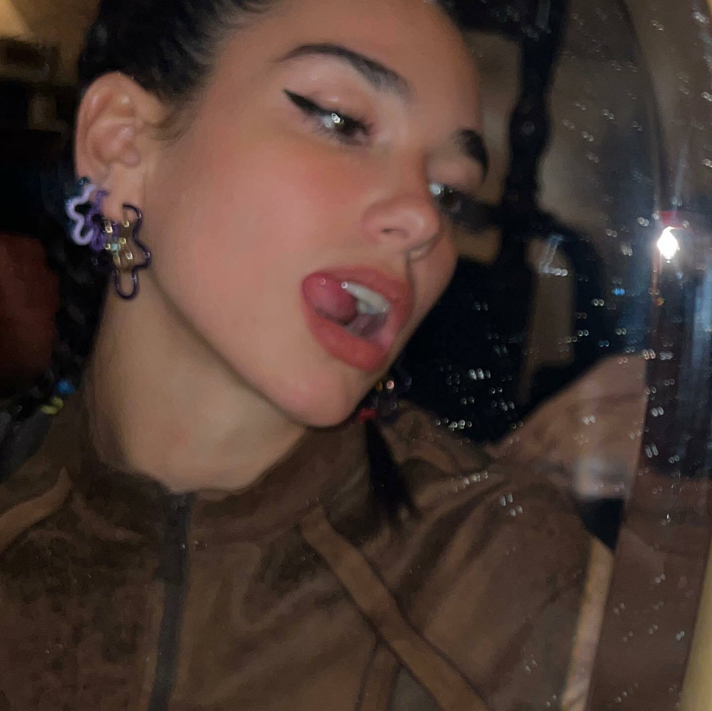 dualipa_1646684581839_4.jpg