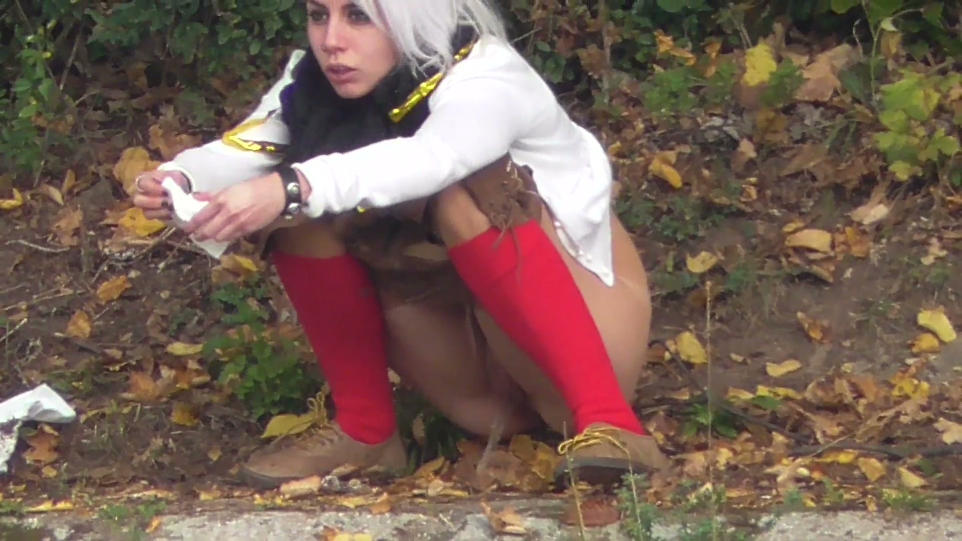 Oktoberfest Beer Festival Girls Pissing No.7