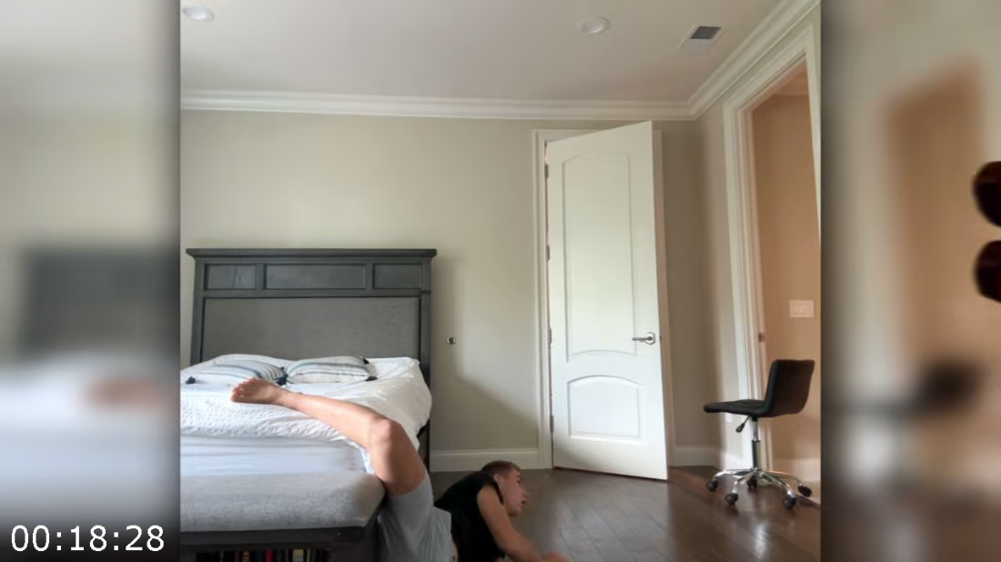 [Image: ME17F4IA_o.png]