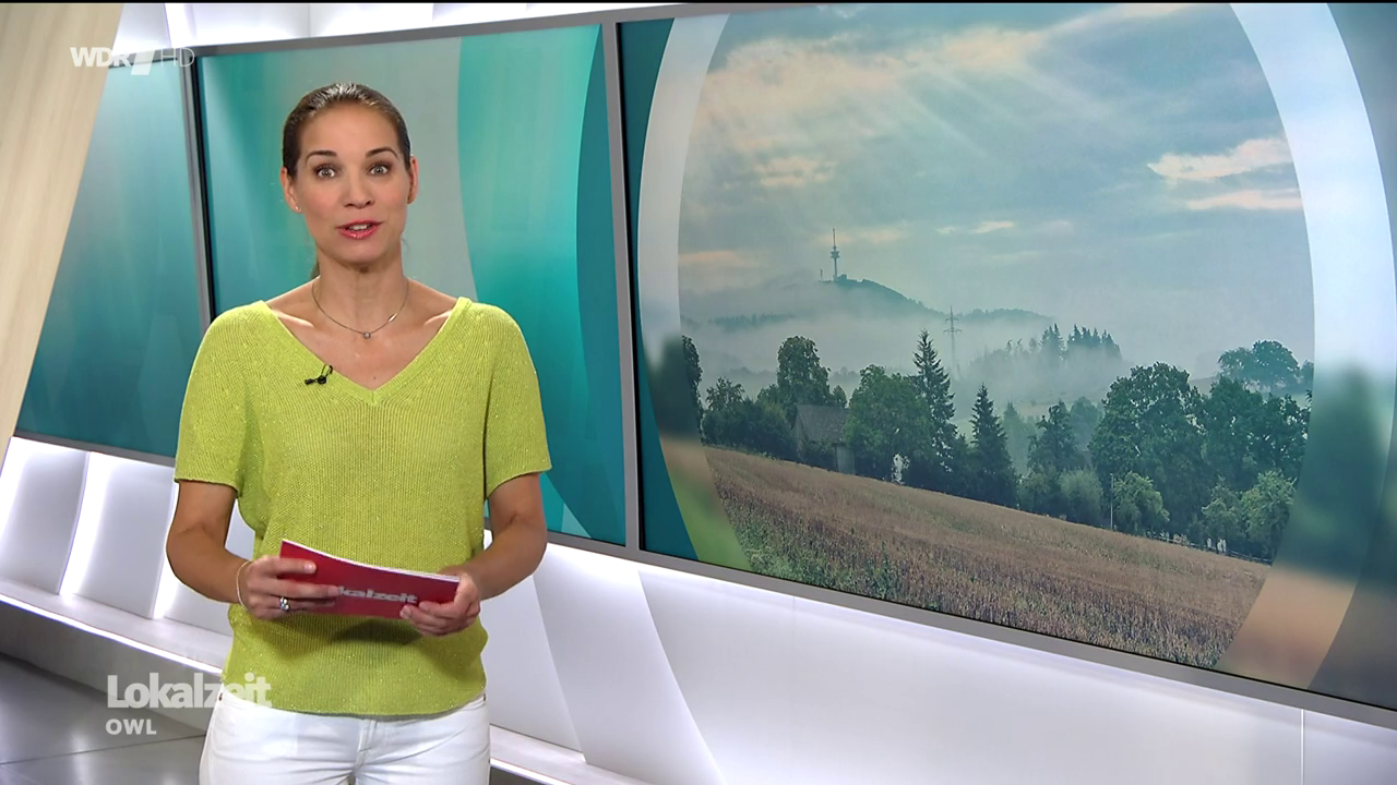 Kristina Sterz - °WDR Lokalzeit OWL° 17.08.2023 - 179X Caps_170.png